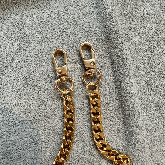 Yves Saint Laurent ENVELOPE CHAIN WALLET IN GRAIN DE POUDRE LEATHER - Picture 15 of 15